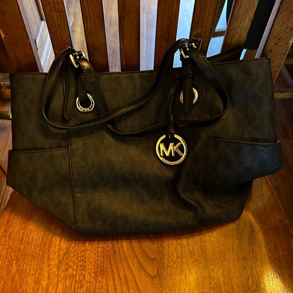 Michael Kors Jet Set Bag Purse in Sig. MK Print Black EUC! - Picture 1 of 14